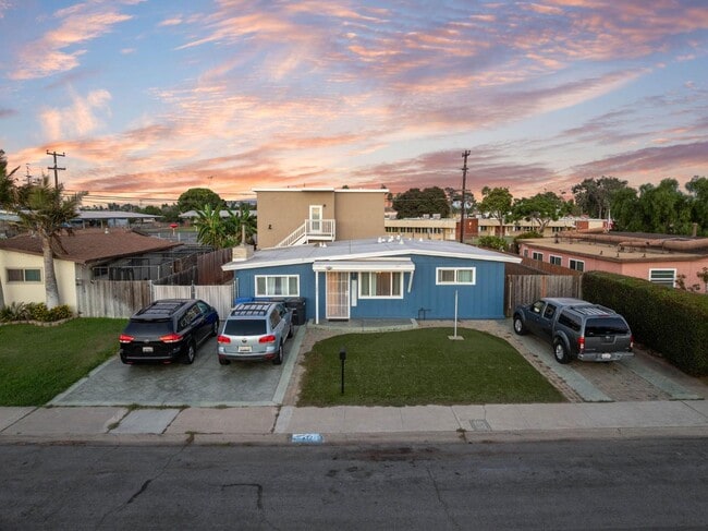 Photo - 1271 Essex St