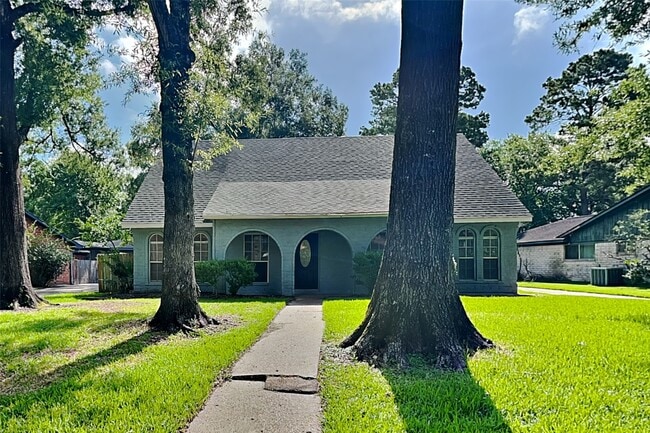 Building Photo - 3238 Three Pines Dr