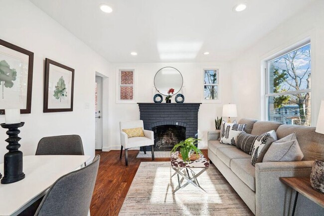 Photo - 5643 Clay Pl NE