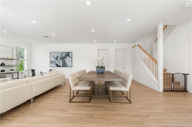 Photo - 55 SE Seminole St