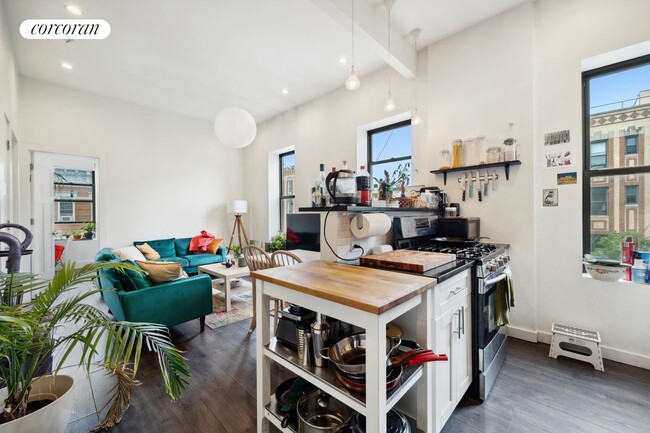 Photo - 1684 Woodbine St Apartment