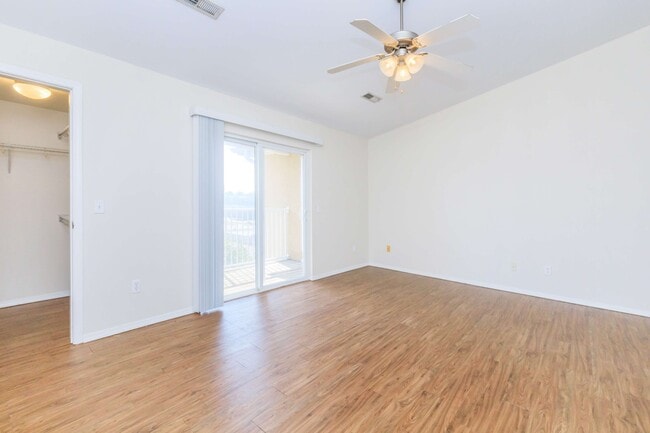 Sandstone Heights Apartments Studio Living Room