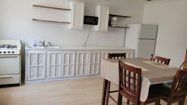 Kitchen - 608 California St