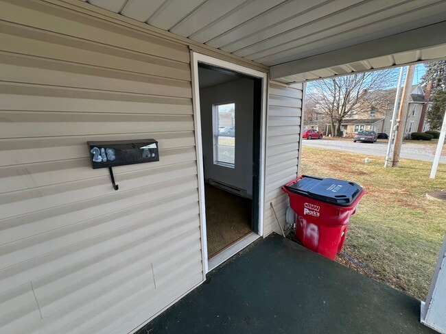 Private Entrance - 218 N Queen St Unit 218-A