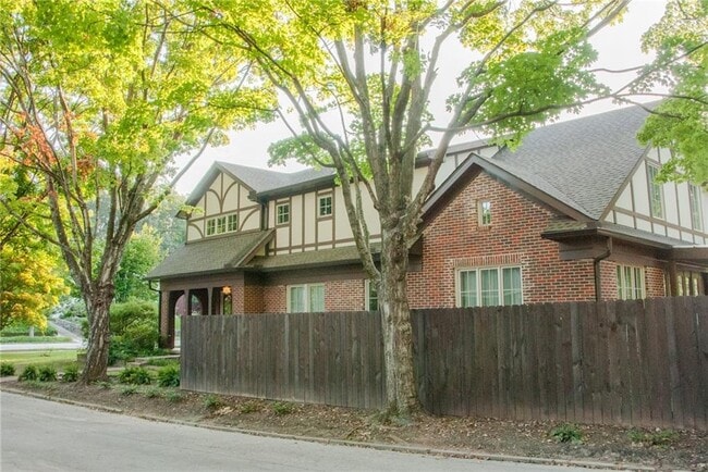 Photo - 1300 N Morningside Dr NE