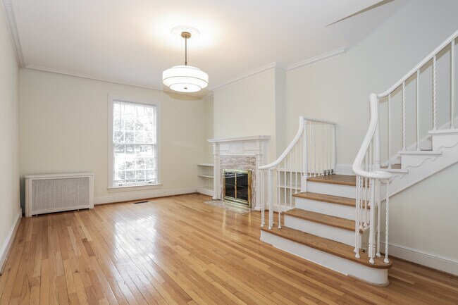 Photo - 2927 Cathedral Ave NW