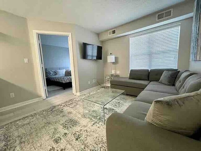 Building Photo - Furnished OR Unfurnished Studio in Miramar Beach!