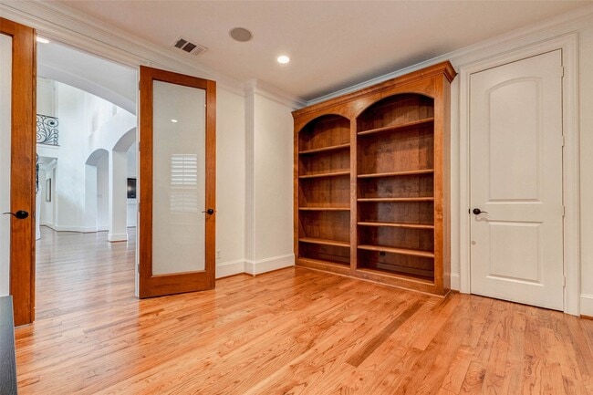 Photo - 5410 Valerie St