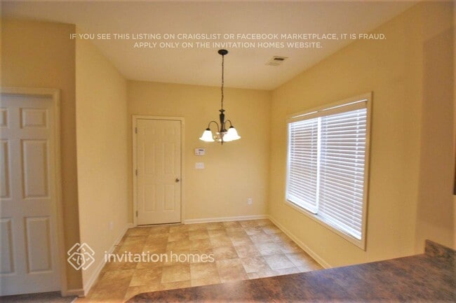 Photo - 2560 Freemont St