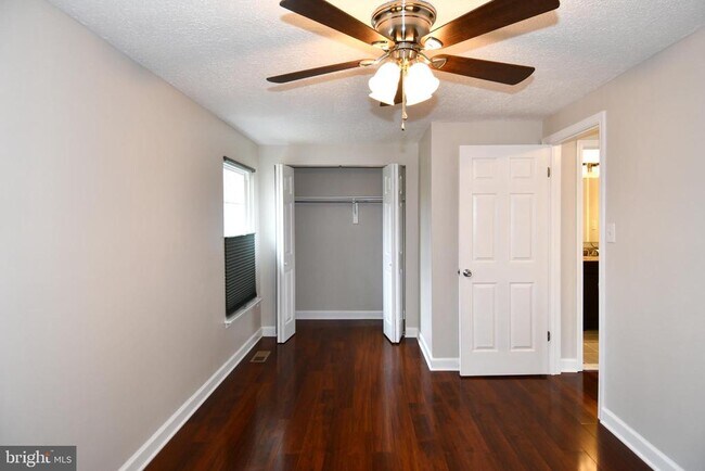 Photo - 1586 Pin Oak Dr