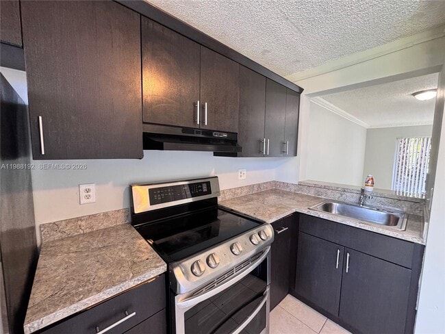 Photo - 95 NE 41st St Unidad L174