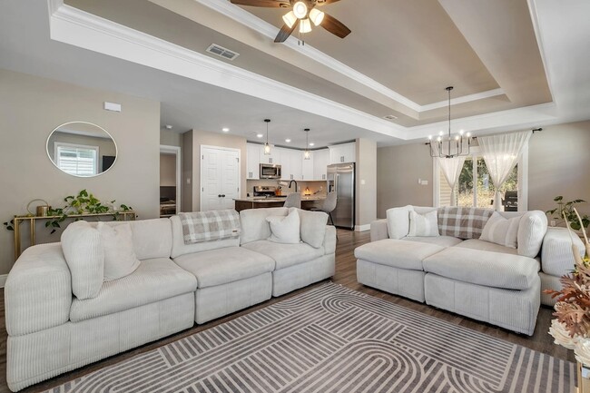 Photo - 4858 Sampler Dr