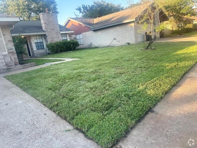 Building Photo - 12030 Hedgegate Dr Rental