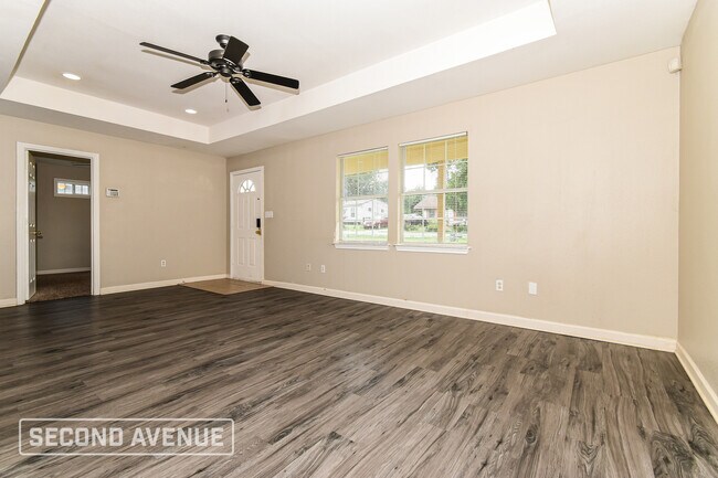 Photo - 318 Woodard St