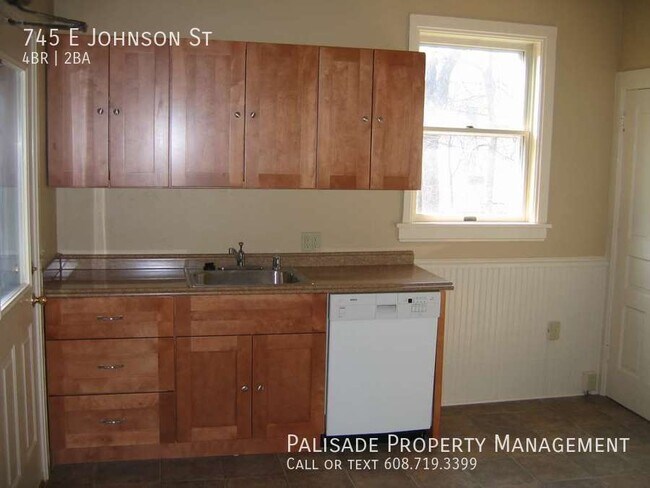 Photo - 745 E Johnson St