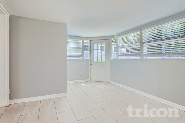 Photo - 141 Fairview Dr