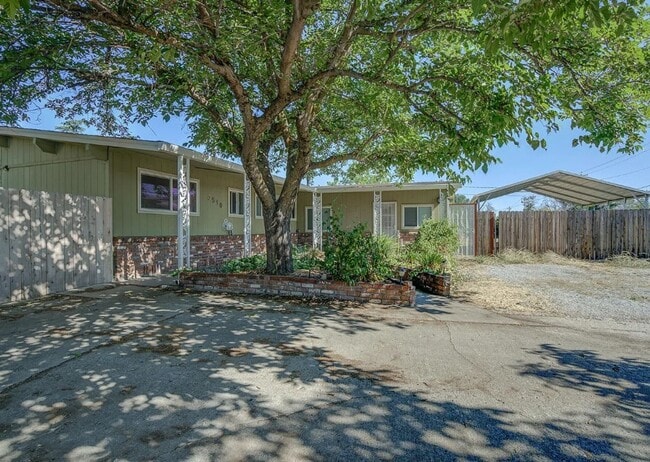 Building Photo - Available for Move In 3 Bed, 2.5 Bath Home...