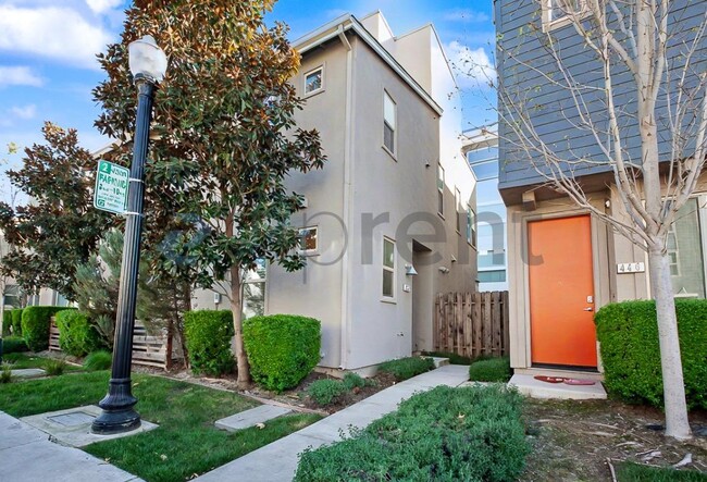 Building Photo - 450 Crate Ave