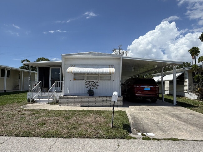 Building Photo - "Cozy 2-Bed Oasis in Nokomis, FL – Nokomis Lake Village Retreat!"