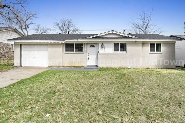 Building Photo - 2801 Plaza St