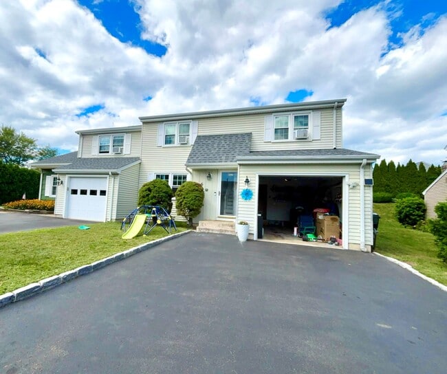Photo - 6 Pebble Dr Townhome