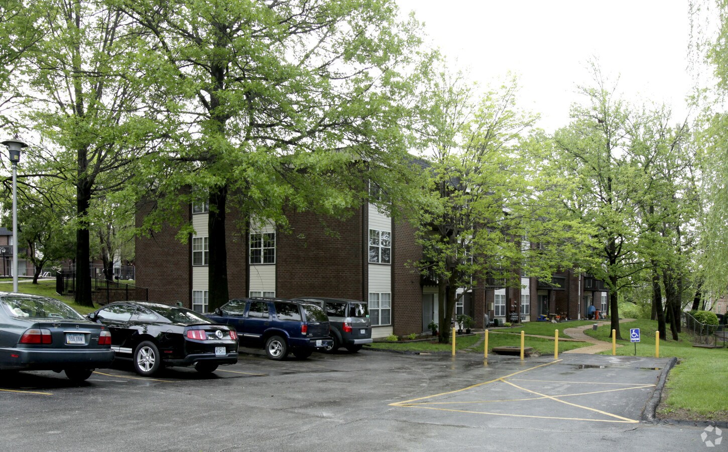 Kinswood Apartments - Kinswood Apartments