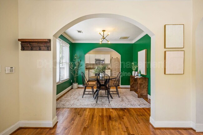 Photo - 161 Randolph St NE