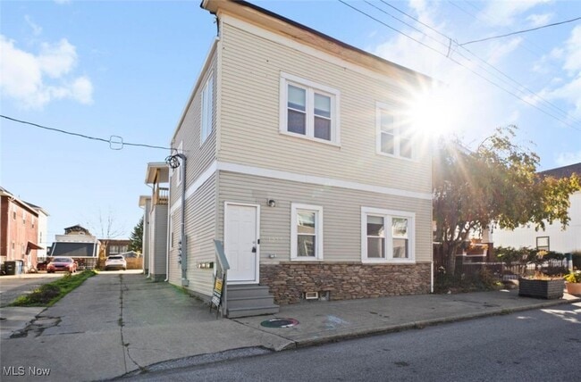 Building Photo - 1277 W 67th St Unit 3