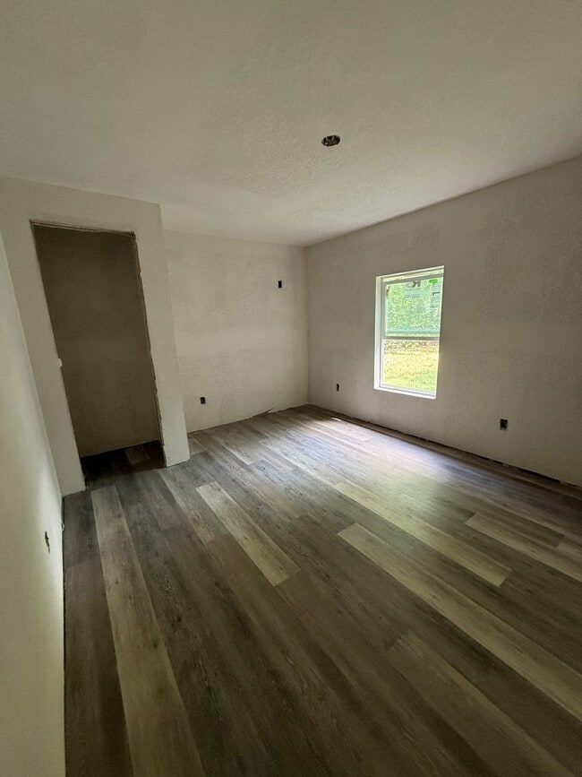 Photo - Newly Remodeled 2/1 with Large Backyard - MORE PICTURES COMING