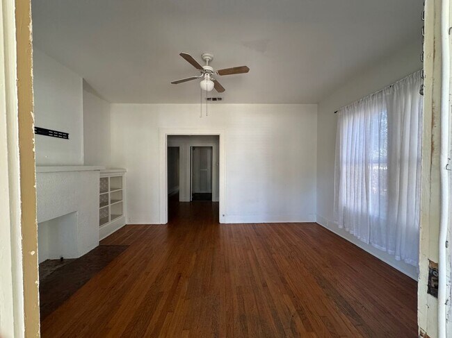 Building Photo - 2014 W Mulberry Ave