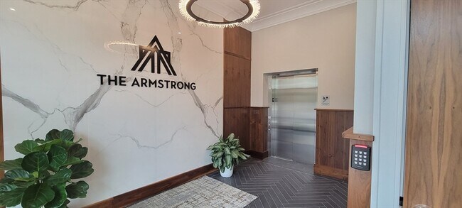 Building Photo - 425 Lagrange St Unit 206