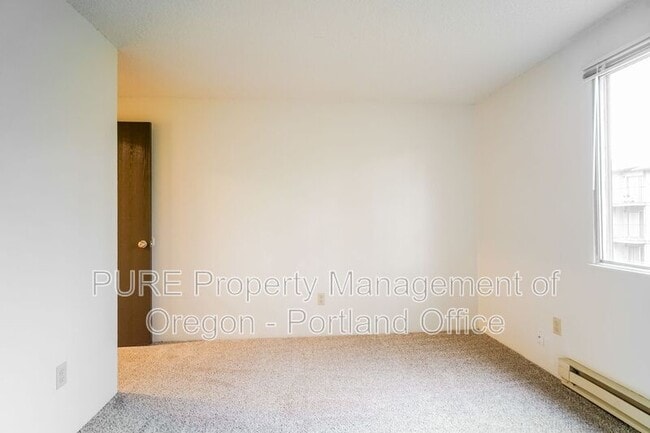 Photo - 14128 NE Sandy Blvd