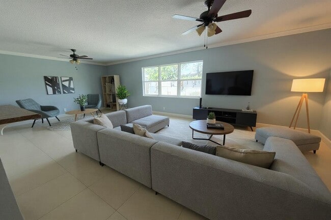 Photo - 6881 SW 6th St