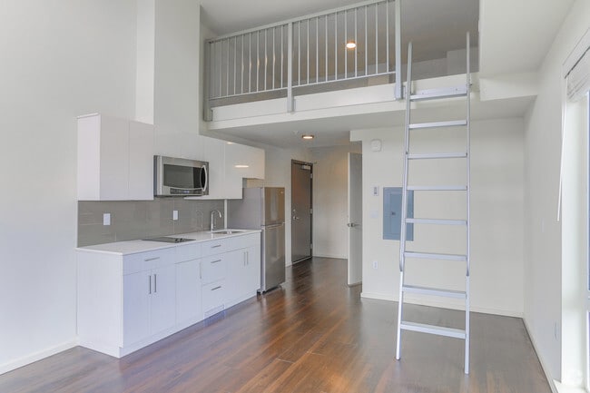 Loft Studio - 328 SF