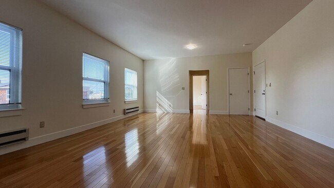 Photo - Beautiful Spacious 2 bd/1ba filled with light in Popular Neighborhood – Oakland, Emeryville, and ... Unit 202
