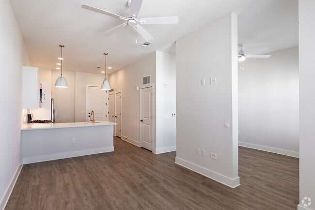 Studio, 1BA - 688SF (Type SA)