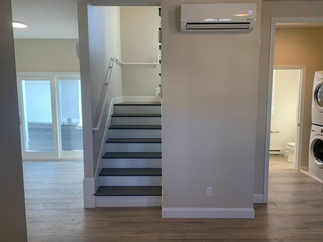 Photo - 129 Kenoza Ave Unidad 3