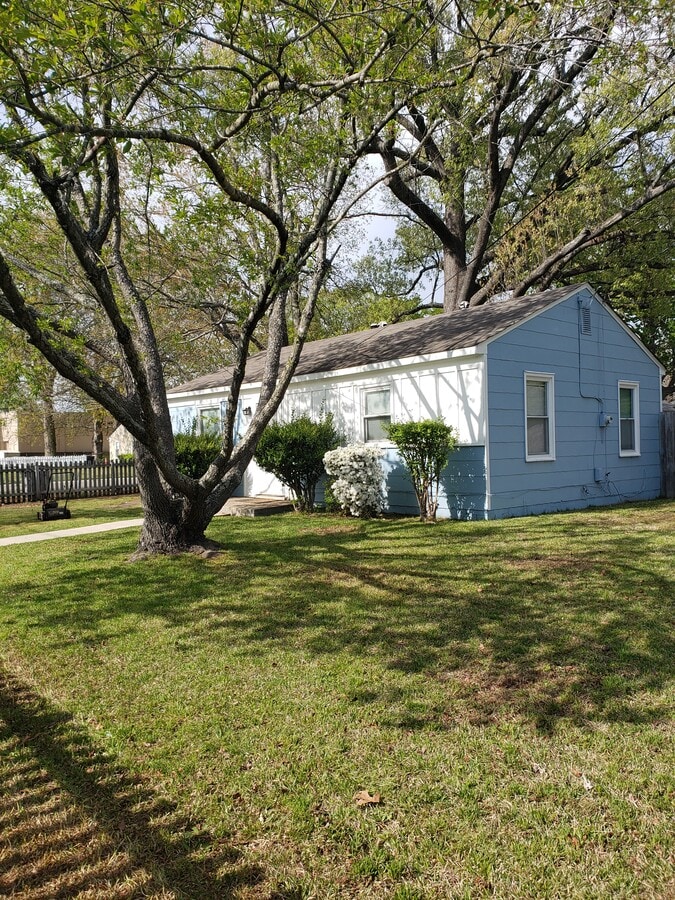 Photo - 8104 Wickham Ave