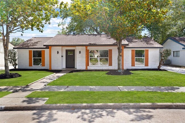 Photo - 6211 Dumfries Dr House