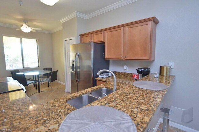 Photo - Golfer's Paradise - this Penthouse Floor 2/2 waterfront\golf course view has golf transfer member... Unidad 643