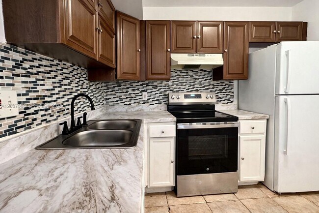 Photo - 3700 NW 21st St Unit 109