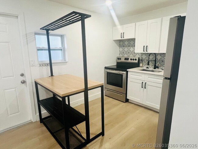 Building Photo - 1720 N 17th Ave Unit 6