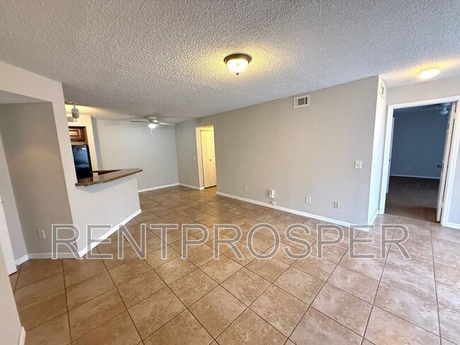 Photo - 4532 Commander Dr Unidad #2118