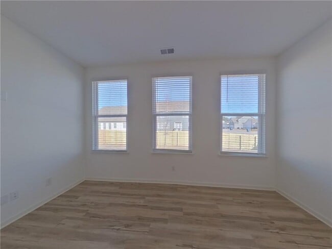 Photo - 425 Freeport Wy