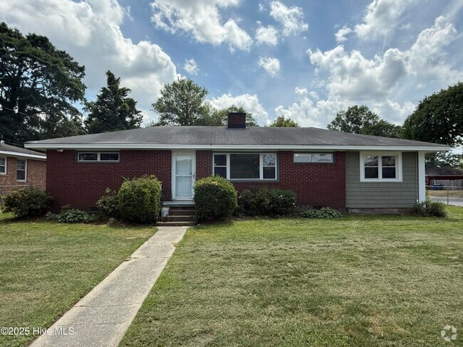 Building Photo - 2500 E 3rd St Rental