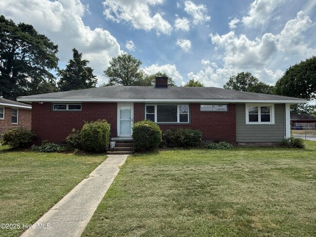 Building Photo - 2500 E 3rd St Rental
