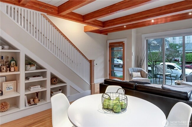 Photo - 217 W Lee St