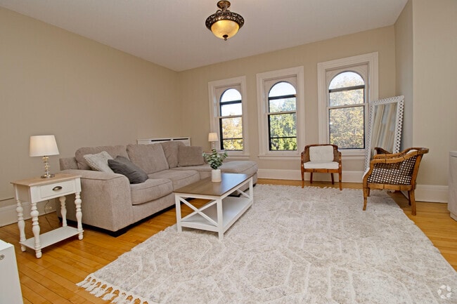 Building Photo - 598 Summit Ave Unit 3 Rental