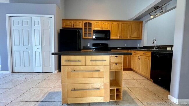 1290 Riverside Cir