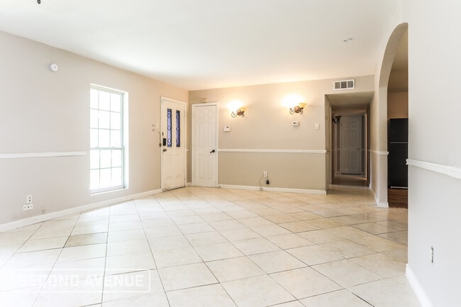 124 Cambridge Dr